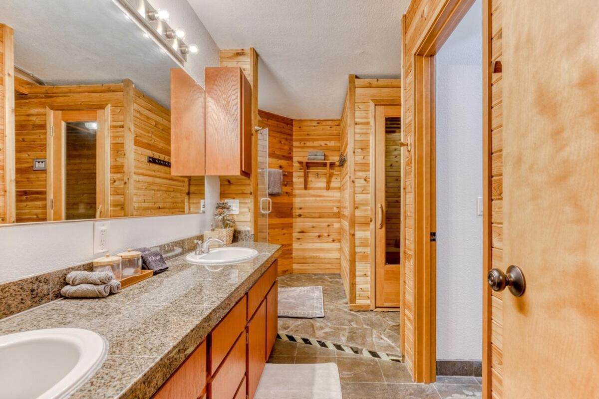 Great Blue Lodge - Spacious Ski Lodge, Hot Tub, Sauna, Game Room & More Government Camp Dış mekan fotoğraf